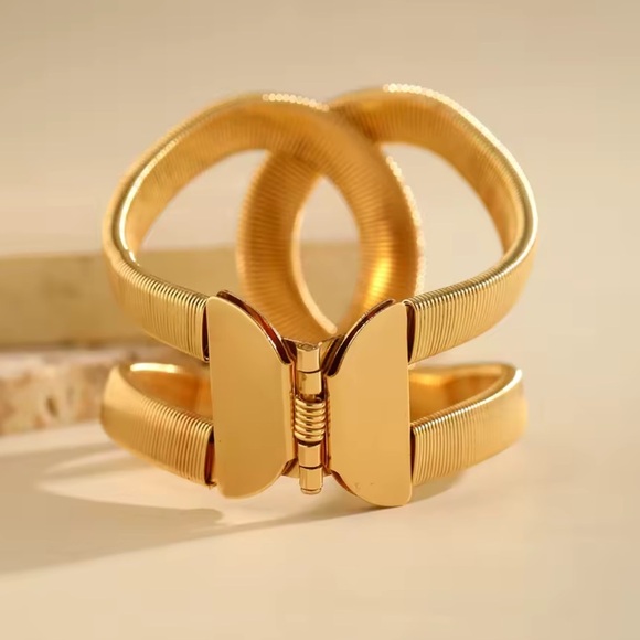 Gypsy Twisted Elegant Gold Bracelet - Picture 5 of 6